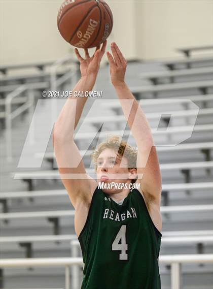 Thumbnail 1 in Reagan [Ronald] vs Boerne-Champion (Spurs High School Showcase) photogallery.