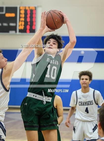 Thumbnail 2 in Reagan [Ronald] vs Boerne-Champion (Spurs High School Showcase) photogallery.