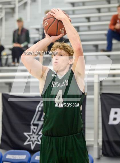 Thumbnail 2 in Reagan [Ronald] vs Boerne-Champion (Spurs High School Showcase) photogallery.