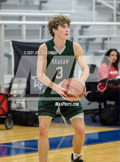Thumbnail 3 in Reagan [Ronald] vs Boerne-Champion (Spurs High School Showcase) photogallery.