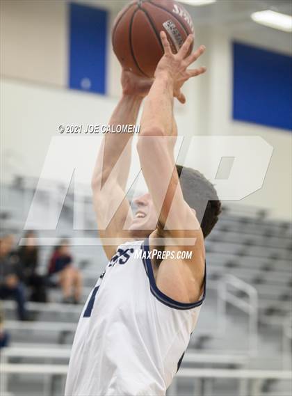 Thumbnail 2 in Reagan [Ronald] vs Boerne-Champion (Spurs High School Showcase) photogallery.