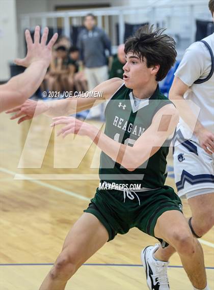 Thumbnail 1 in Reagan [Ronald] vs Boerne-Champion (Spurs High School Showcase) photogallery.