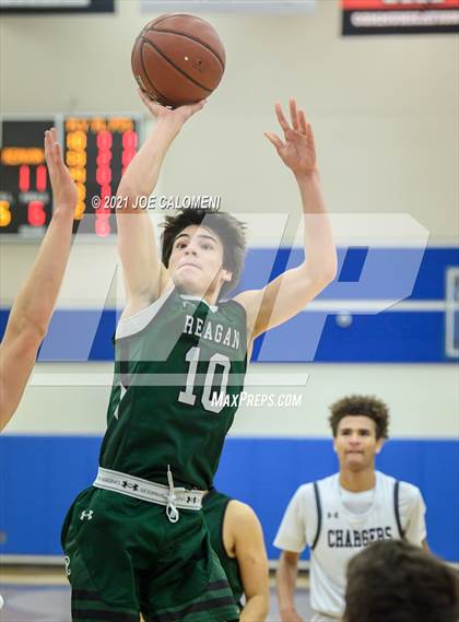 Thumbnail 1 in Reagan [Ronald] vs Boerne-Champion (Spurs High School Showcase) photogallery.