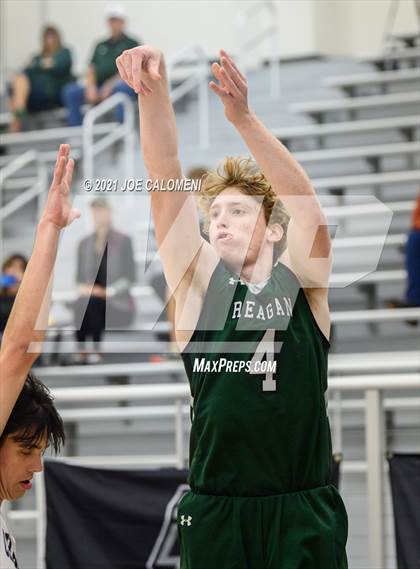 Thumbnail 2 in Reagan [Ronald] vs Boerne-Champion (Spurs High School Showcase) photogallery.