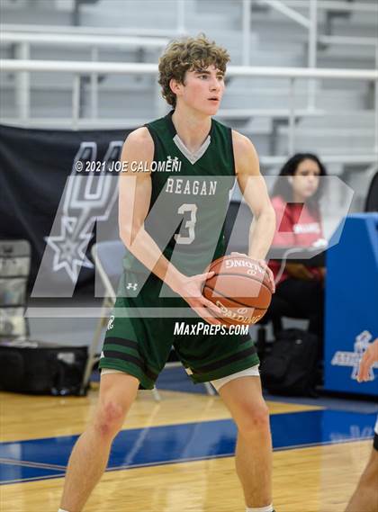Thumbnail 2 in Reagan [Ronald] vs Boerne-Champion (Spurs High School Showcase) photogallery.