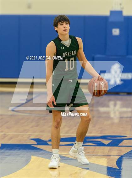 Thumbnail 3 in Reagan [Ronald] vs Boerne-Champion (Spurs High School Showcase) photogallery.