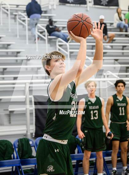 Thumbnail 1 in Reagan [Ronald] vs Boerne-Champion (Spurs High School Showcase) photogallery.