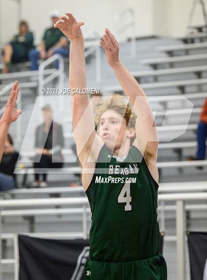 Thumbnail 1 in Reagan [Ronald] vs Boerne-Champion (Spurs High School Showcase) photogallery.