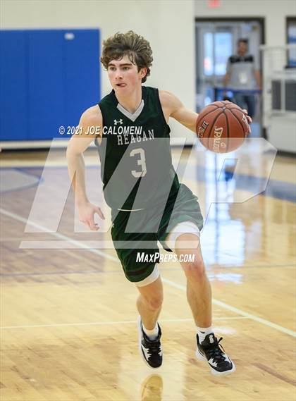 Thumbnail 3 in Reagan [Ronald] vs Boerne-Champion (Spurs High School Showcase) photogallery.