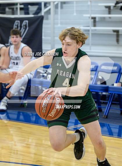 Thumbnail 1 in Reagan [Ronald] vs Boerne-Champion (Spurs High School Showcase) photogallery.