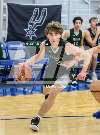 Thumbnail 2 in Reagan [Ronald] vs Boerne-Champion (Spurs High School Showcase) photogallery.