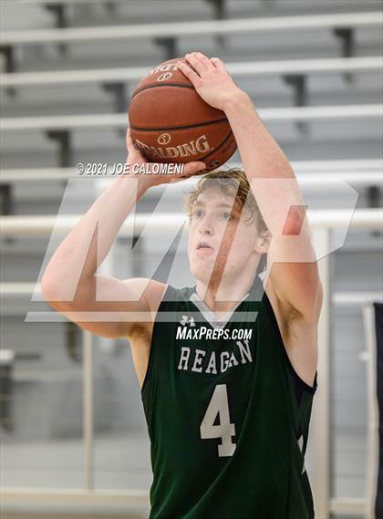Thumbnail 1 in Reagan [Ronald] vs Boerne-Champion (Spurs High School Showcase) photogallery.