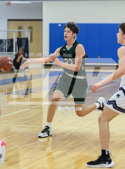 Thumbnail 3 in Reagan [Ronald] vs Boerne-Champion (Spurs High School Showcase) photogallery.