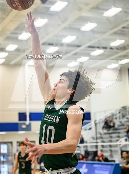 Thumbnail 1 in Reagan [Ronald] vs Boerne-Champion (Spurs High School Showcase) photogallery.
