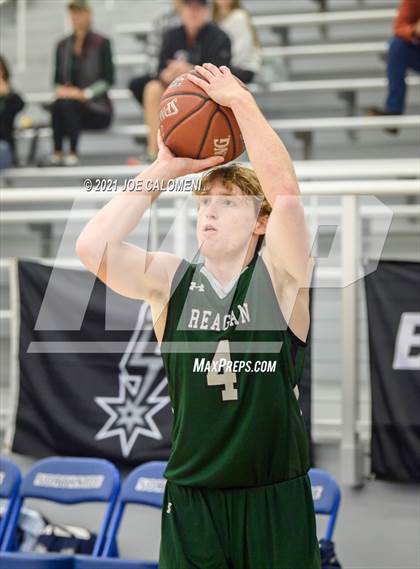 Thumbnail 1 in Reagan [Ronald] vs Boerne-Champion (Spurs High School Showcase) photogallery.