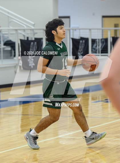 Thumbnail 2 in Reagan [Ronald] vs Boerne-Champion (Spurs High School Showcase) photogallery.