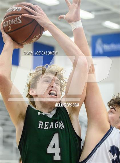 Thumbnail 2 in Reagan [Ronald] vs Boerne-Champion (Spurs High School Showcase) photogallery.