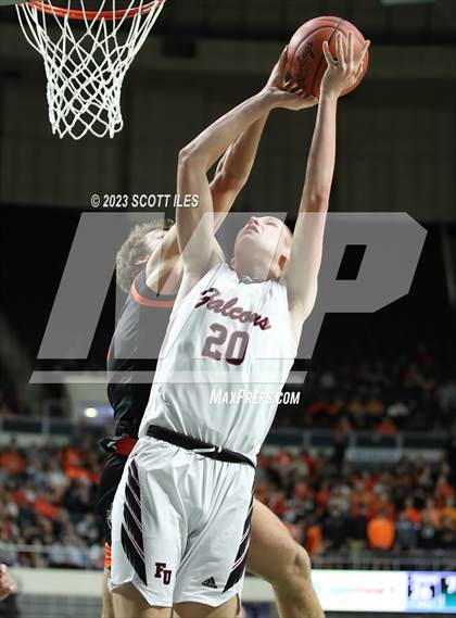 Thumbnail 2 in New Lexington vs. Fairfield Union (OHSAA D2 District Final) photogallery.