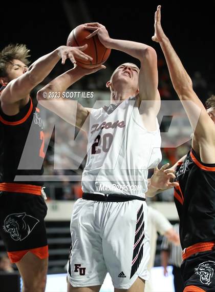 Thumbnail 2 in New Lexington vs. Fairfield Union (OHSAA D2 District Final) photogallery.