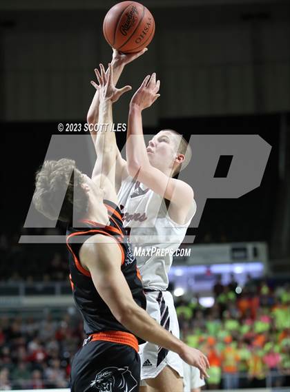 Thumbnail 3 in New Lexington vs. Fairfield Union (OHSAA D2 District Final) photogallery.