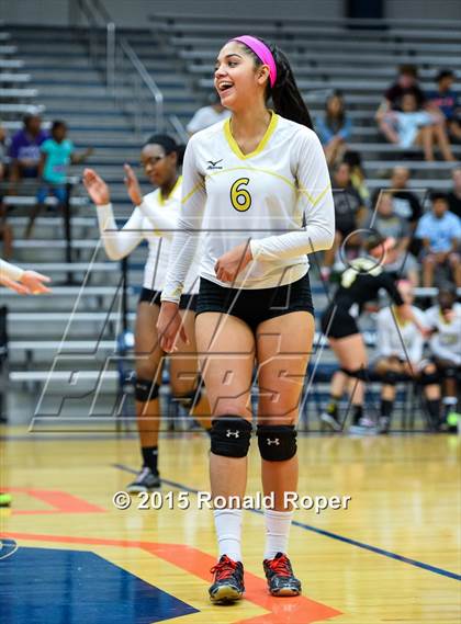 Thumbnail 2 in Texas vs Garland (Garland ISD Volleyball Tournament) photogallery.