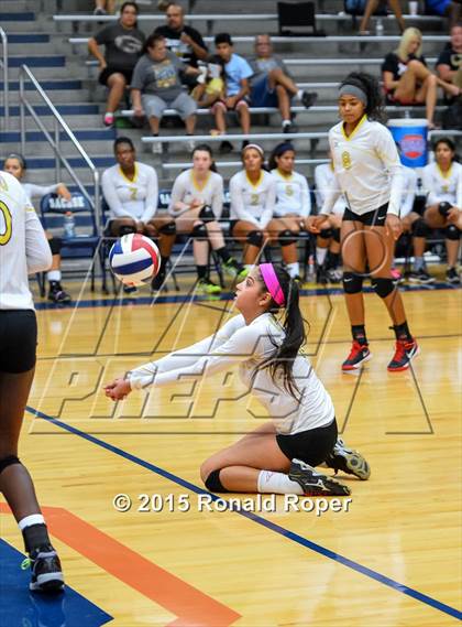Thumbnail 2 in Texas vs Garland (Garland ISD Volleyball Tournament) photogallery.