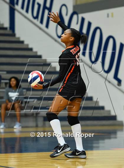 Thumbnail 3 in Texas vs Garland (Garland ISD Volleyball Tournament) photogallery.