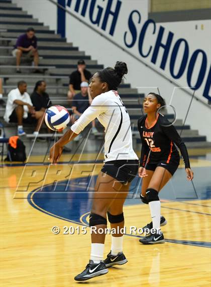 Thumbnail 2 in Texas vs Garland (Garland ISD Volleyball Tournament) photogallery.