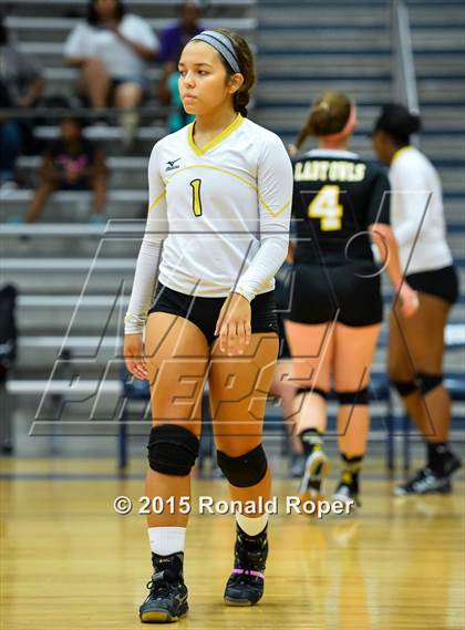 Thumbnail 2 in Texas vs Garland (Garland ISD Volleyball Tournament) photogallery.
