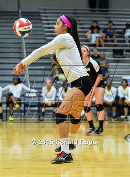 Thumbnail 3 in Texas vs Garland (Garland ISD Volleyball Tournament) photogallery.