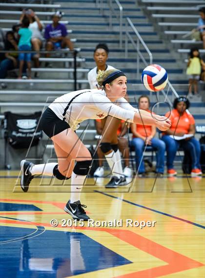 Thumbnail 2 in Texas vs Garland (Garland ISD Volleyball Tournament) photogallery.