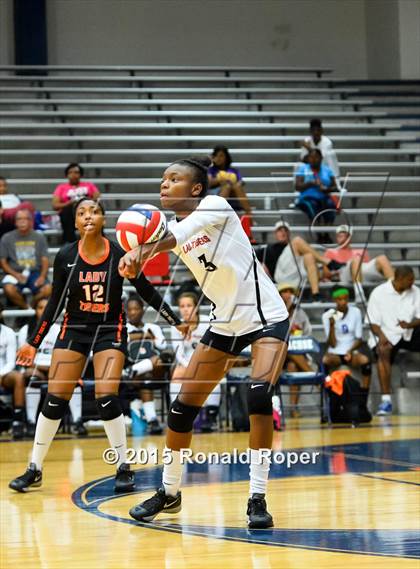 Thumbnail 2 in Texas vs Garland (Garland ISD Volleyball Tournament) photogallery.