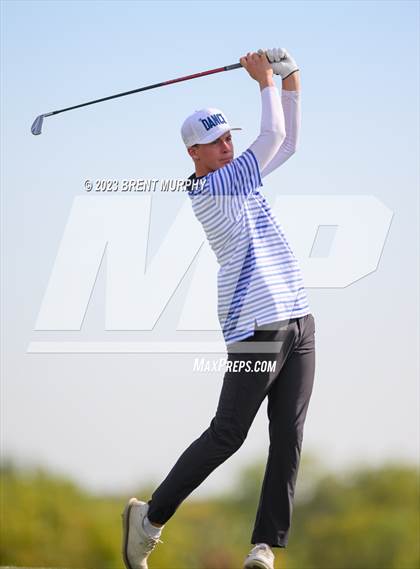Thumbnail 2 in CHSAA 3A State Championship - Day 1 photogallery.