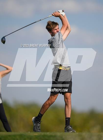 Thumbnail 3 in CHSAA 3A State Championship - Day 1 photogallery.