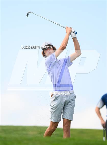 Thumbnail 2 in CHSAA 3A State Championship - Day 1 photogallery.