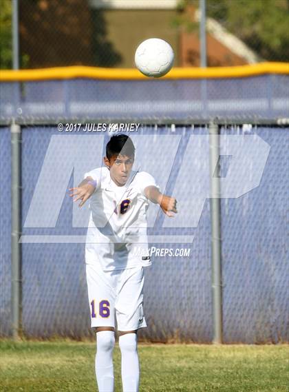 Thumbnail 3 in Durango vs Bishop Gorman photogallery.