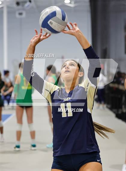 Thumbnail 3 in North Broward Prep vs South Broward (South Florida Showdown)  photogallery.