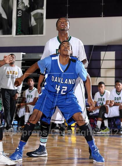 Thumbnail 3 in Oakland vs. Dorsey (St. Hope Elite Hoops Classic) photogallery.