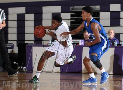 Thumbnail 3 in Oakland vs. Dorsey (St. Hope Elite Hoops Classic) photogallery.