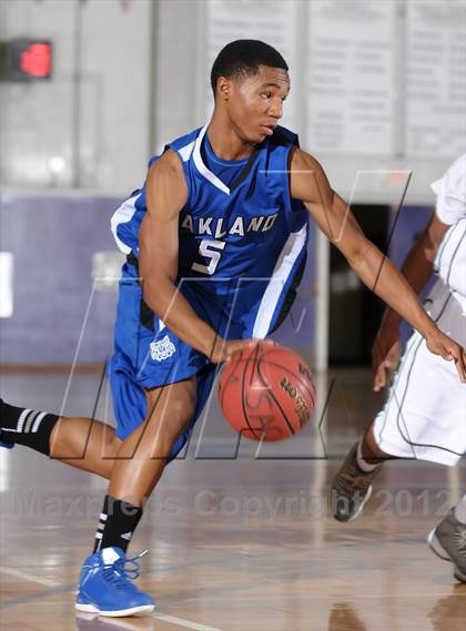 Thumbnail 3 in Oakland vs. Dorsey (St. Hope Elite Hoops Classic) photogallery.