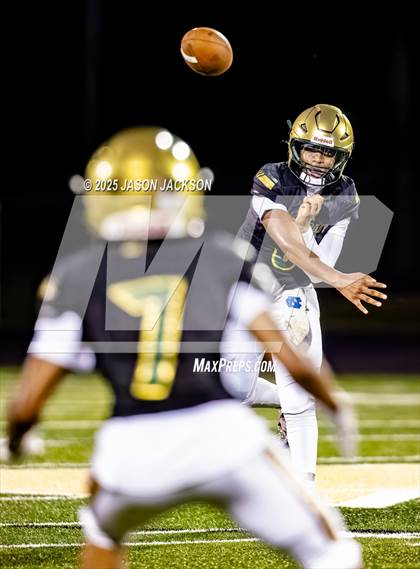 Thumbnail 2 in Pinecrest v Lee County (MOORE COUNTY KICKOFF CLASSIC) photogallery.