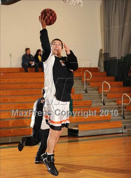 Thumbnail 2 in Croton-Harmon vs. Westlake (Putnam Challenge) photogallery.