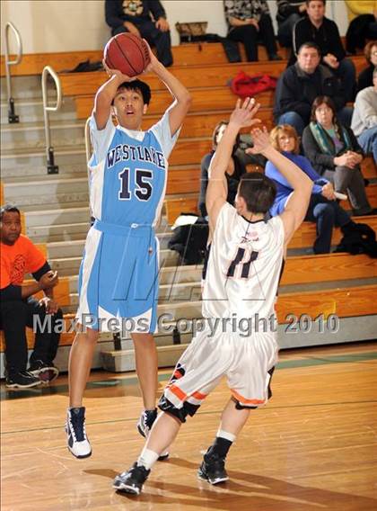 Thumbnail 2 in Croton-Harmon vs. Westlake (Putnam Challenge) photogallery.