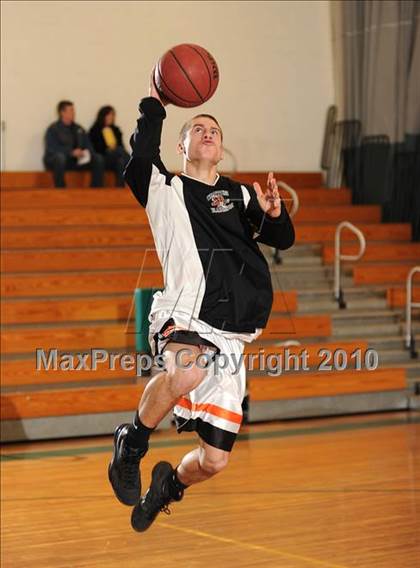 Thumbnail 1 in Croton-Harmon vs. Westlake (Putnam Challenge) photogallery.