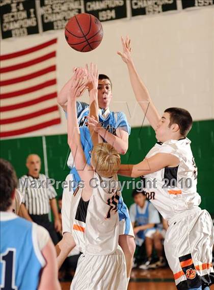Thumbnail 3 in Croton-Harmon vs. Westlake (Putnam Challenge) photogallery.