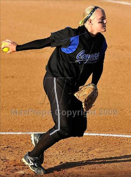 Thumbnail 3 in Santiago vs Norco (CIF SS D1 Final) photogallery.