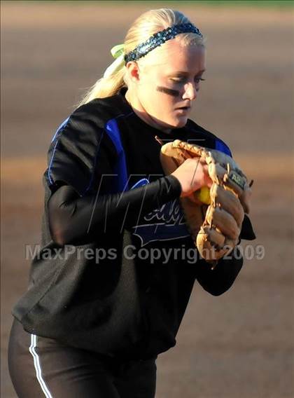 Thumbnail 1 in Santiago vs Norco (CIF SS D1 Final) photogallery.