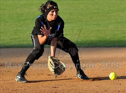Thumbnail 1 in Santiago vs Norco (CIF SS D1 Final) photogallery.