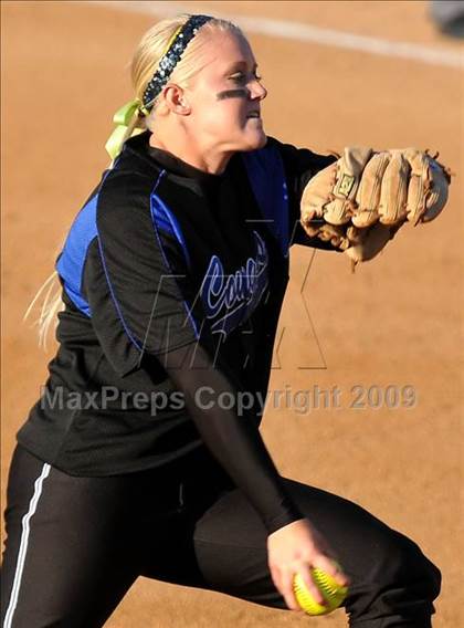 Thumbnail 2 in Santiago vs Norco (CIF SS D1 Final) photogallery.
