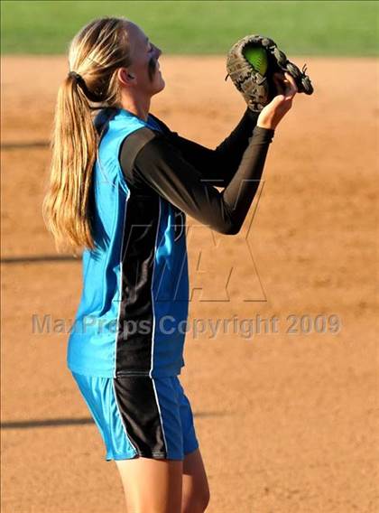 Thumbnail 3 in Santiago vs Norco (CIF SS D1 Final) photogallery.